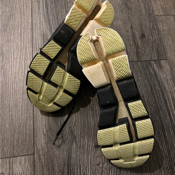 On Running Cloudflyer Women’s Sneakers in Navy Mint - Picture 5 of 5